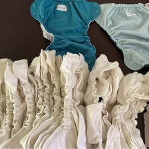 Gently used ensembly cloth diapers. Includes inners, outers and inserts.